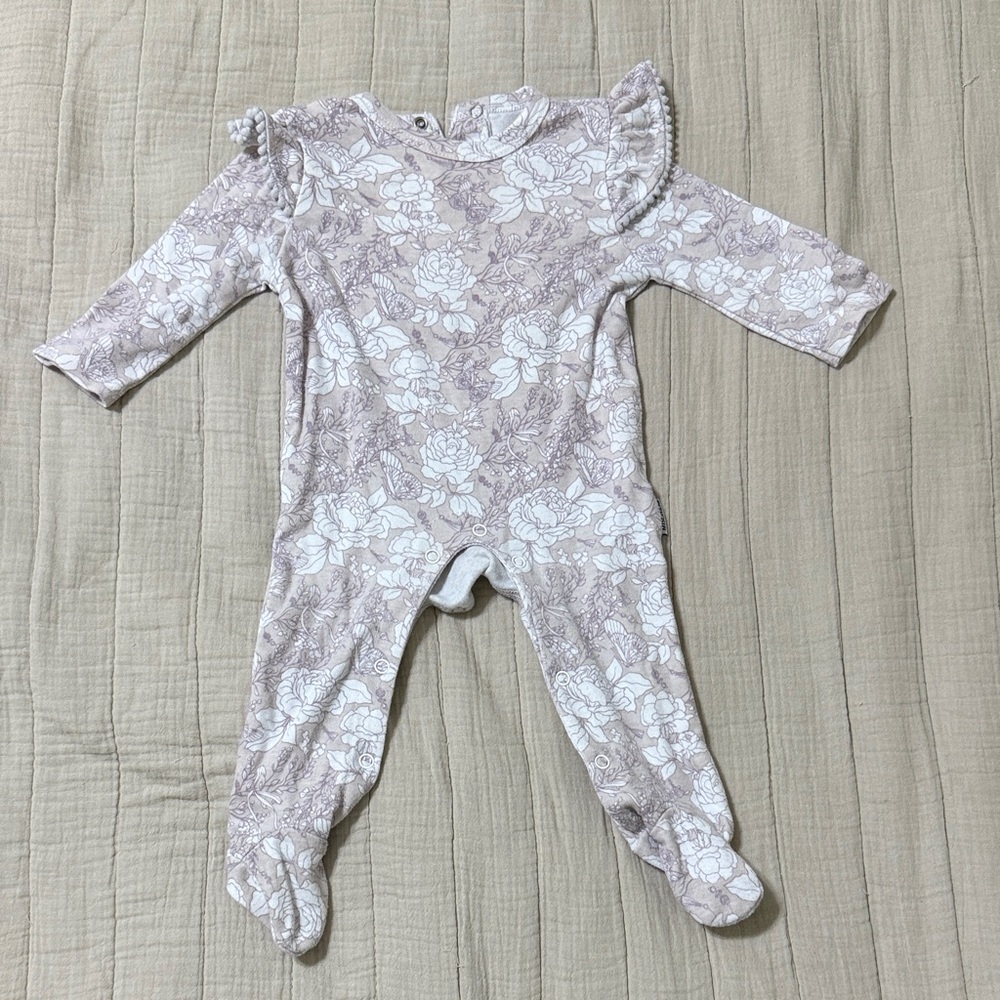 Badgley Mischka Kids Floral Footie in Cream and White